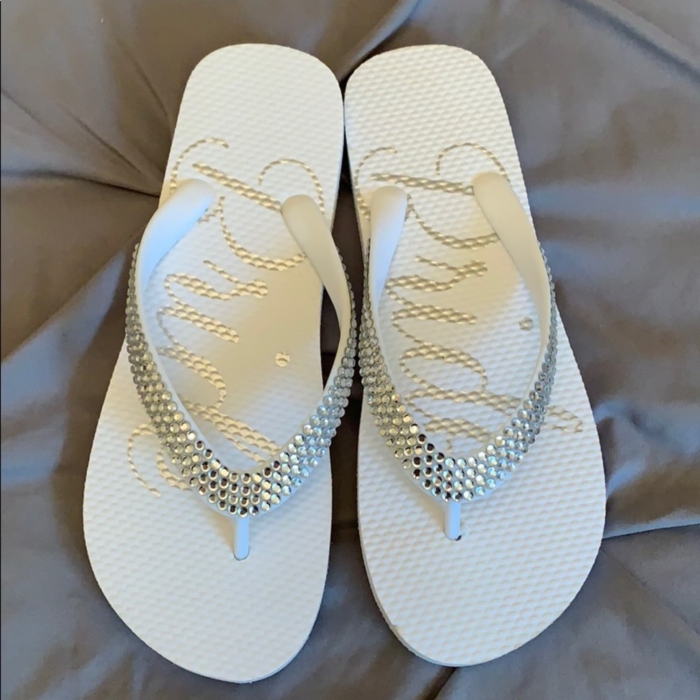 Bride white flip flops.